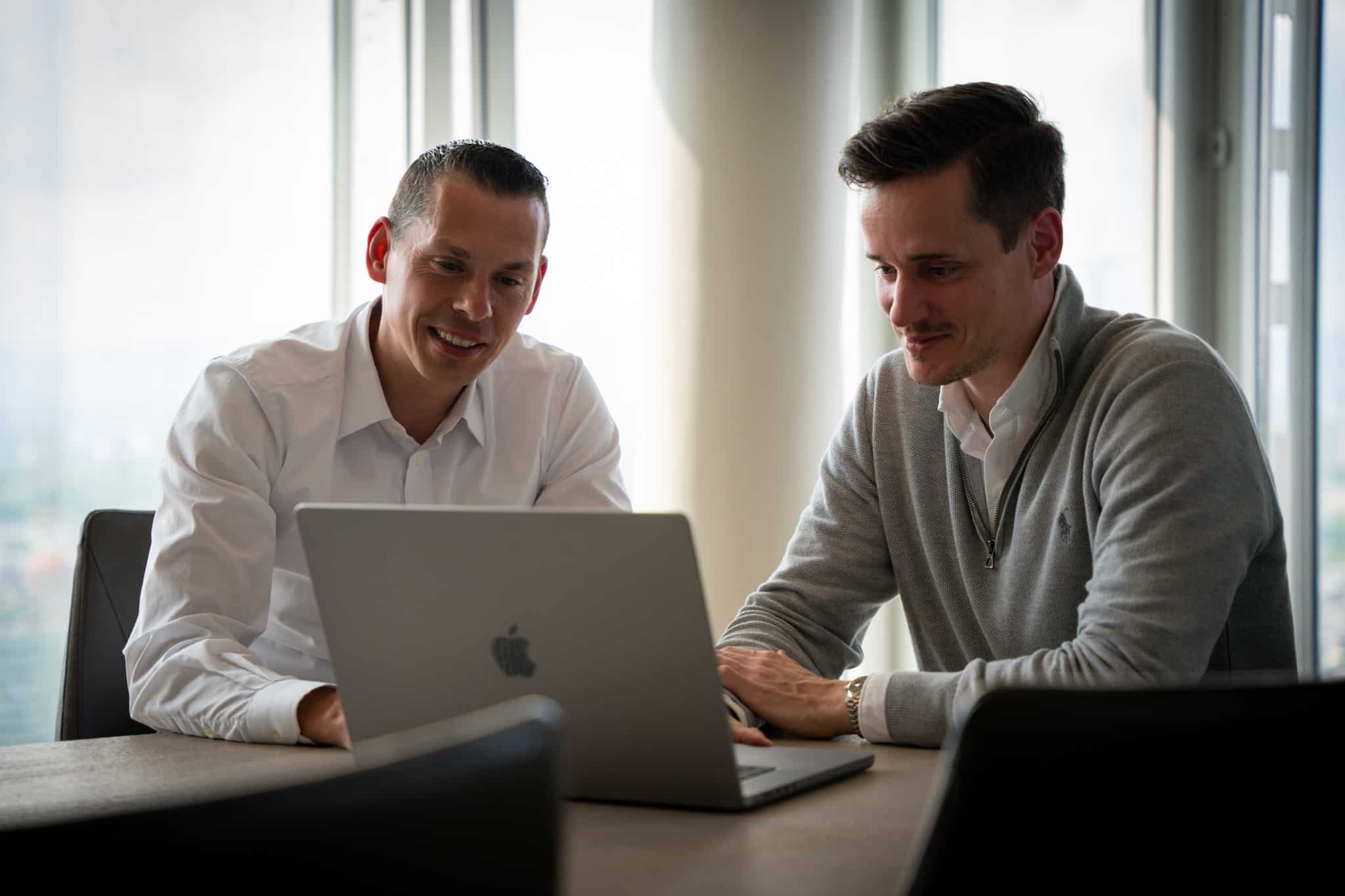 André Stagge und Roman Firnkranz bei der Zusammenarbeit